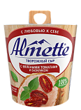 Almette с вялеными томатами и базиликом